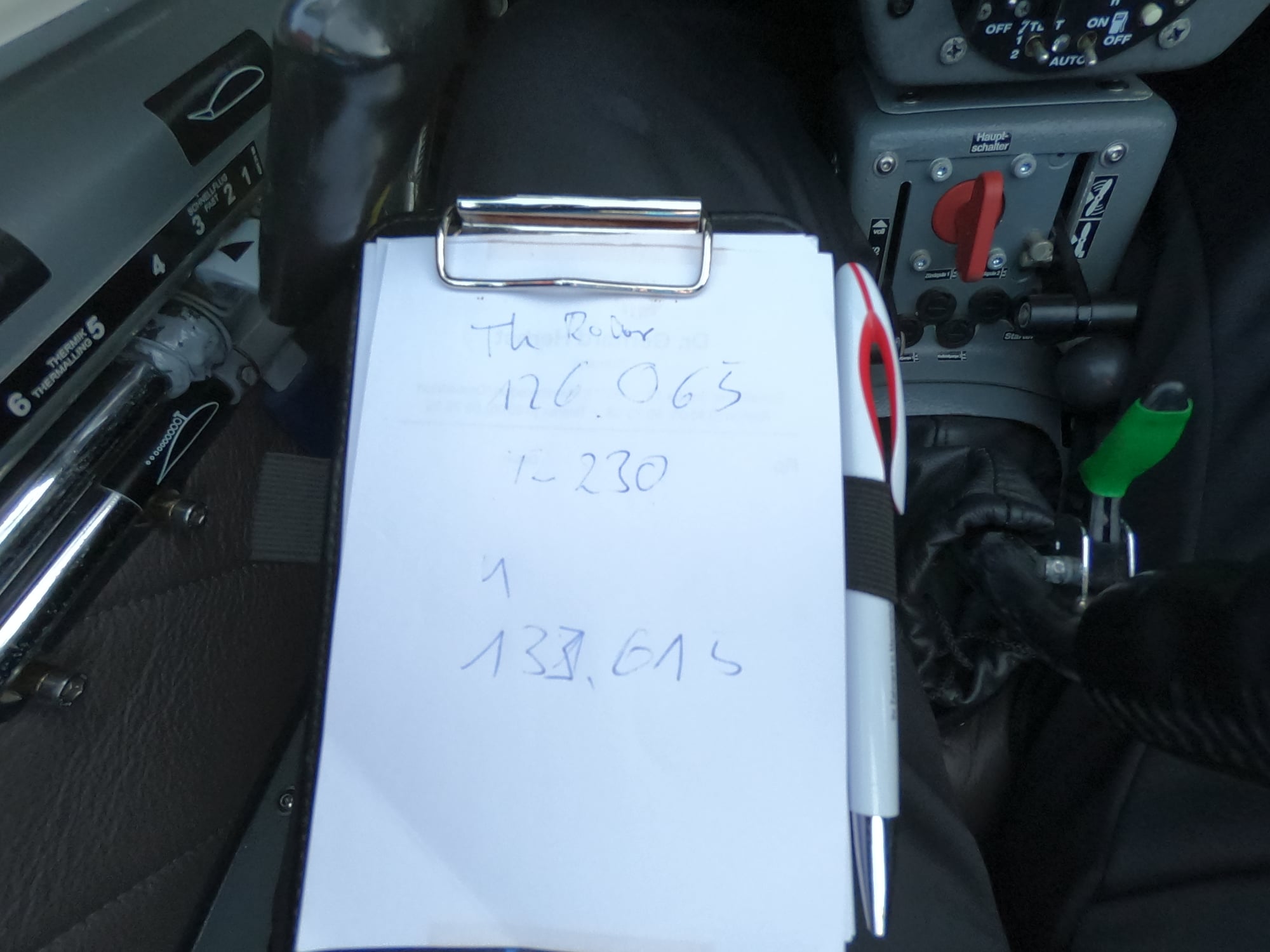 In 6.800m mag selbst der Kugelschreiber nicht mehr richtig seine Arbeit machen