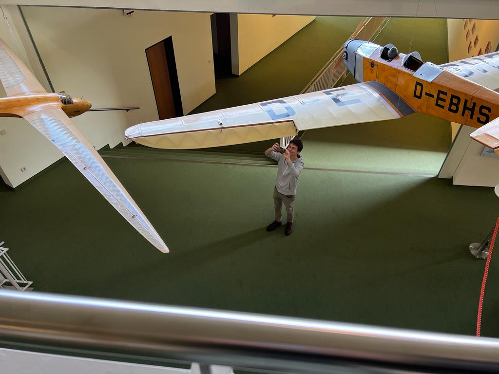 Boris fasziniert von den Modellen