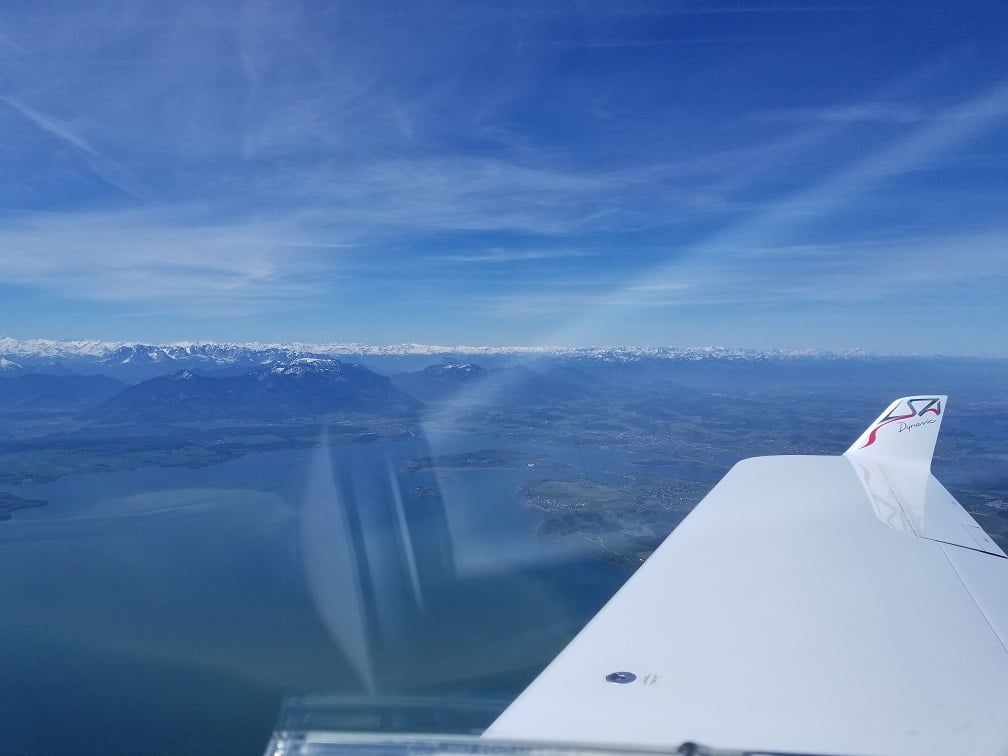 Blick über den Chiemsee auf die Alpen